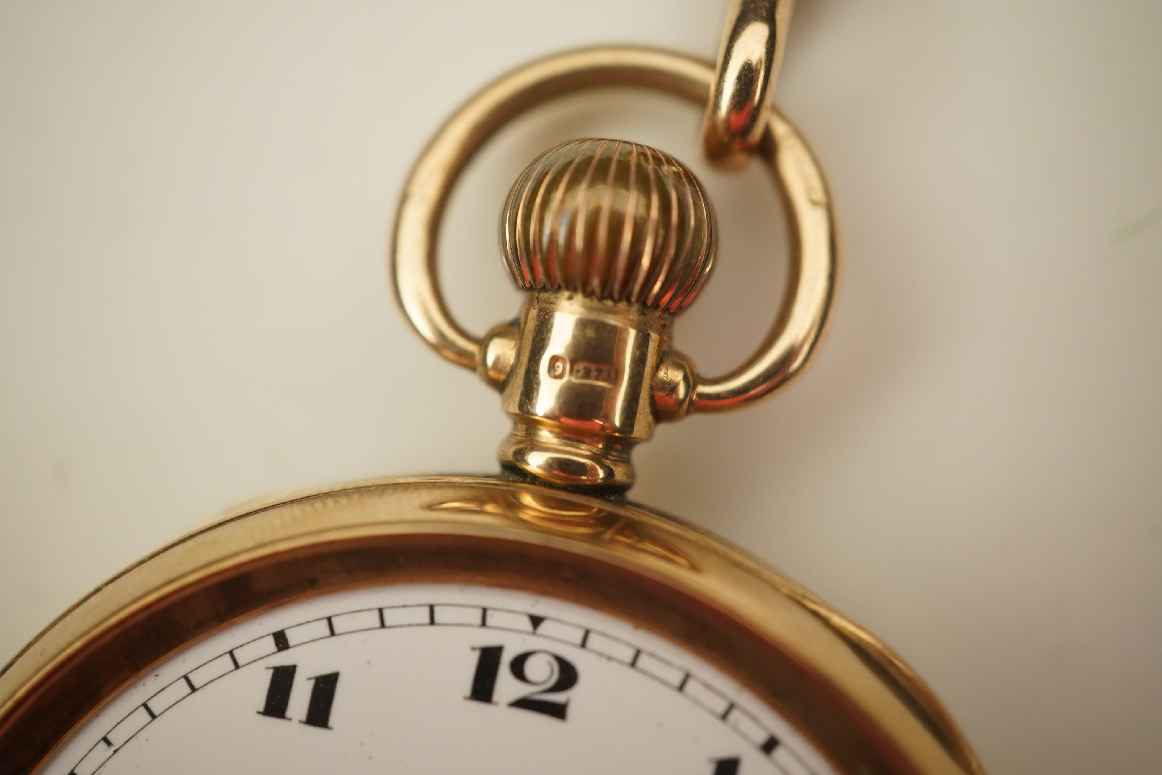 A George V 9ct gold open faced keyless pocket watch